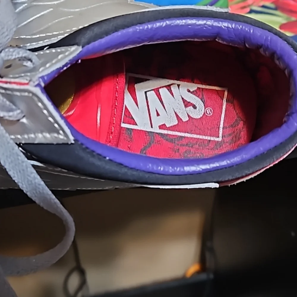 Vans X Marvel Avengers Old Skool Unisex Mens Size 9